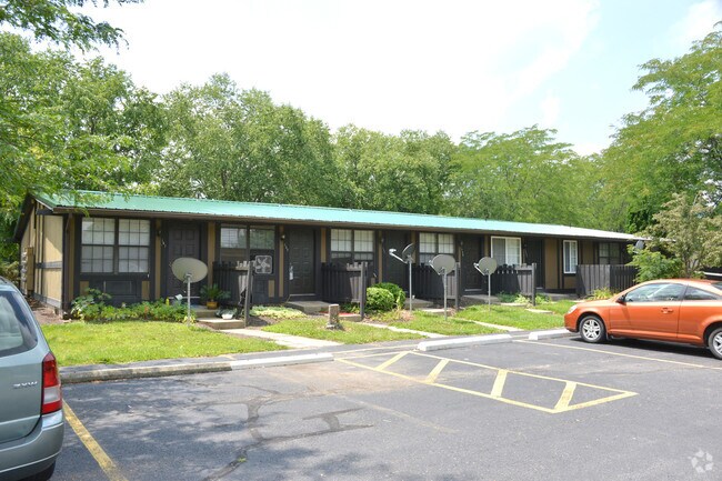 Concord Square Apartments - Concord Square Apartments