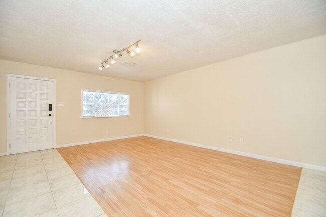 Building Photo - 4113 Edison St Rental