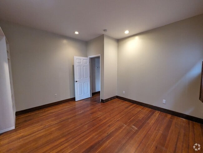 Building Photo - 3627 Pennsylvania Ave Unit 1F Rental