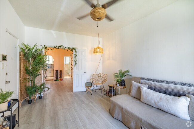 Studio - 500SF - Livingroom
