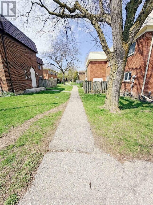 Photo - 575 Gainsborough Rd