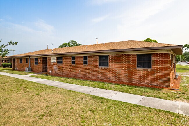 24 Fanfair Ave Orlando, FL 32811-3836 - Ivey Lane Homes
