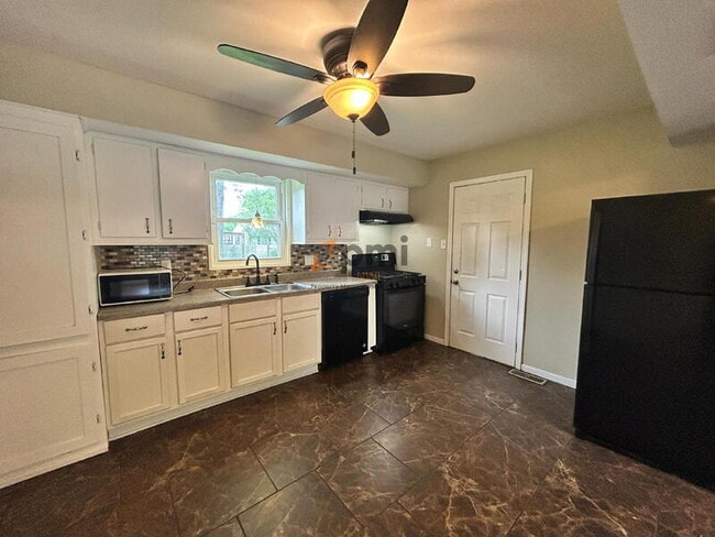 Photo - 385 Briarwood Dr