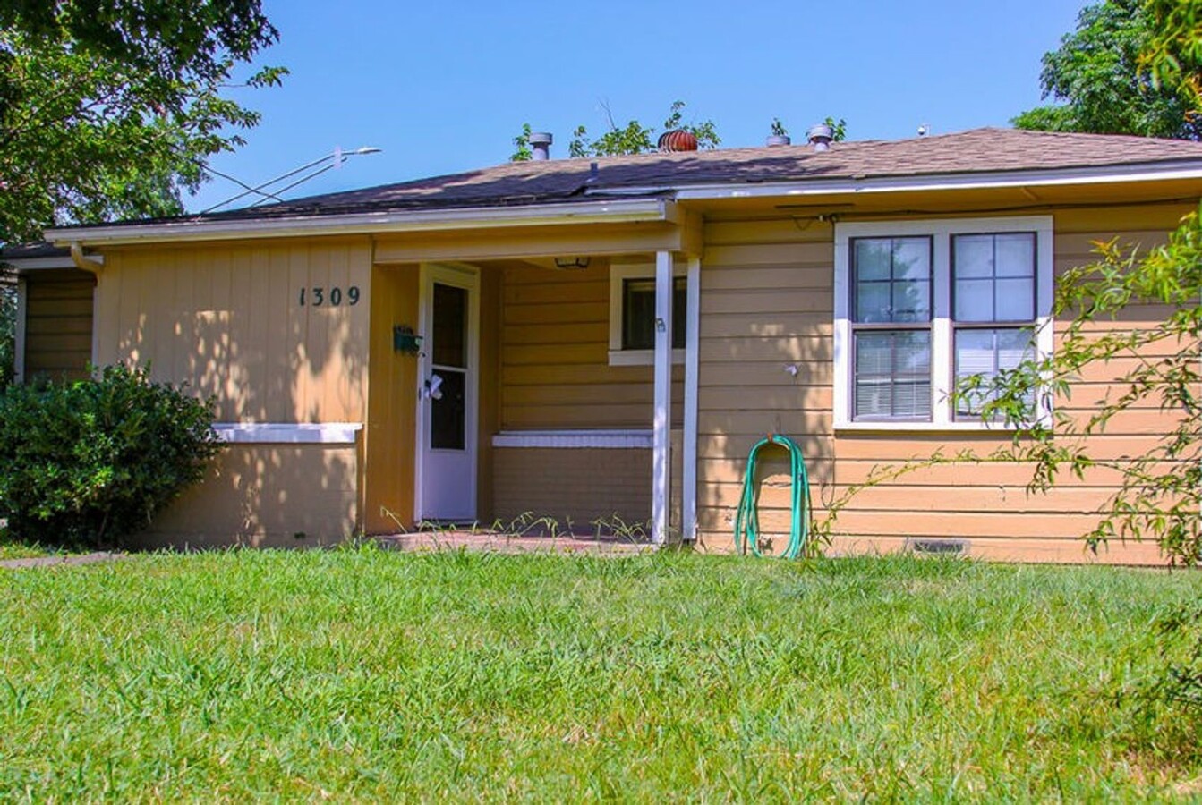 3 Bedroom/1 Bath/1 Car Carport - 3 Bedroom/1 Bath/1 Car Carport House