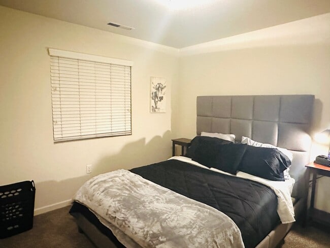 Photo - 1210 W Newlands Dr