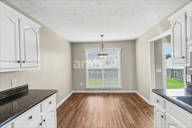 Photo - 201 Fox Hunt Ln