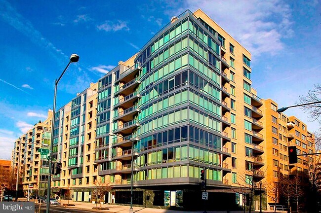 Building Photo - 1111 23rd St NW Unit 5B Rental