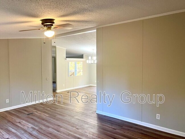 Photo - 550 Old Mail Rd