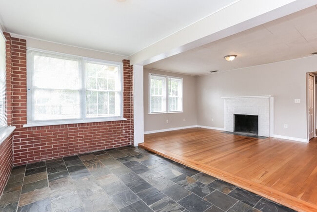Photo - 487 W 67th St