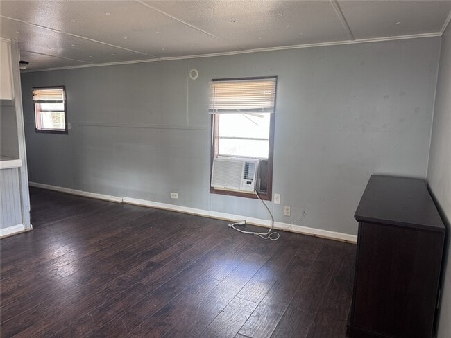 Photo - 422 Westchase St