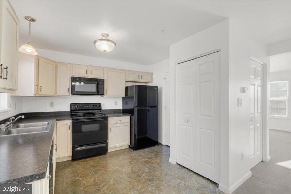 Photo - 655 Fisher Dr