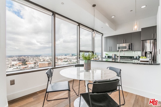 Photo - 1100 Wilshire Blvd Unit 1911