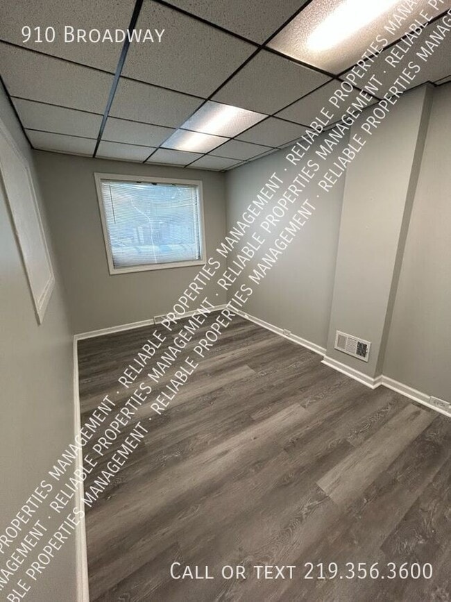 Photo - 910 Broadway-