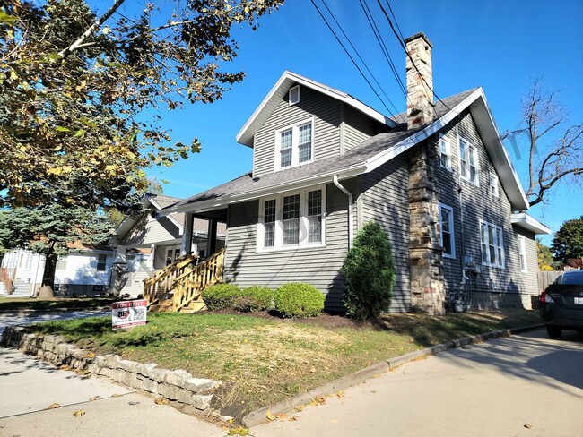 Building Photo - 6743 12th Ave Unit Apt 1