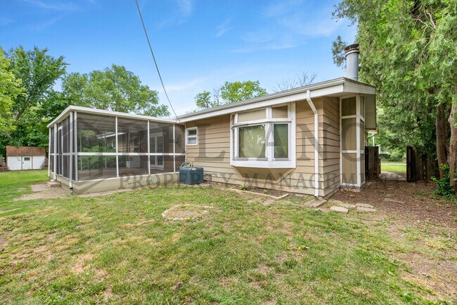 Photo - 614 N Brownthrush Ln