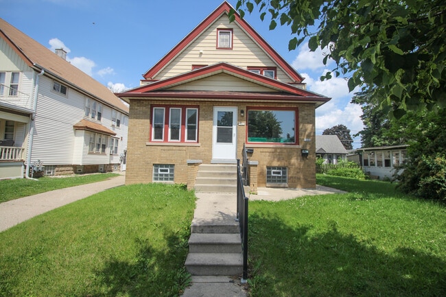 Building Photo - 1444 S 56th St Rental