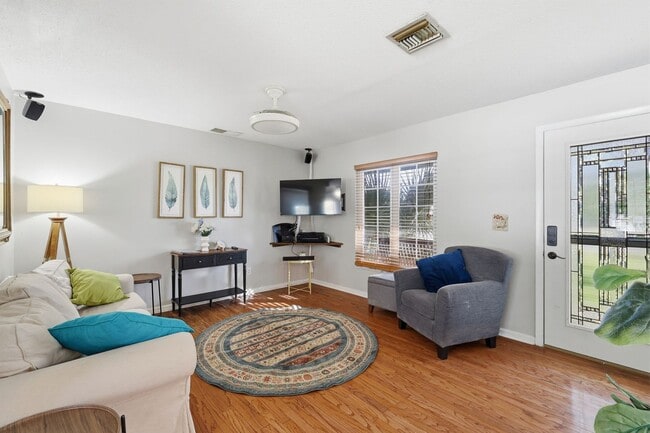 Photo - Charming 3 Bedroom Home in Mount Dora – Available Now!