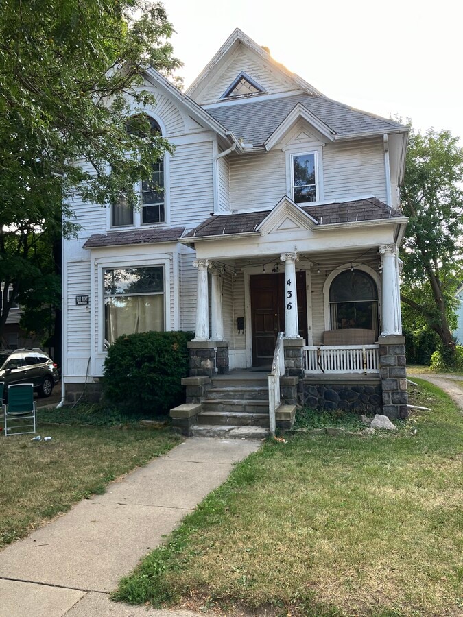 Photo - 436 S Division St House