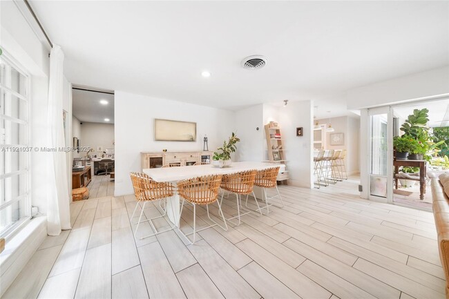 Photo - 341 Island Dr