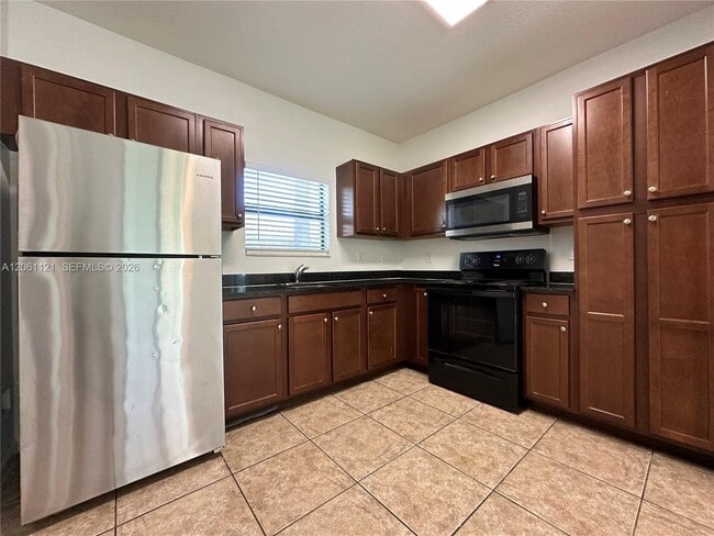 Photo - 1035 NE 10th Ave Unit 3