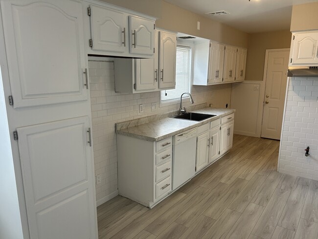 Photo - 2132 McCartney Rd