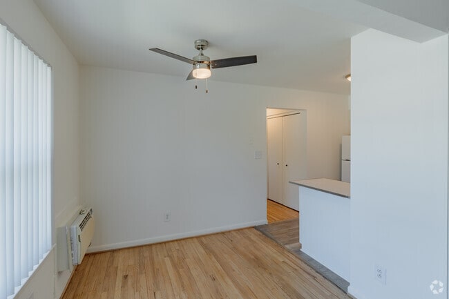 1BR, 1BA - 800SF - Dining Area - Elmsleigh Apartments