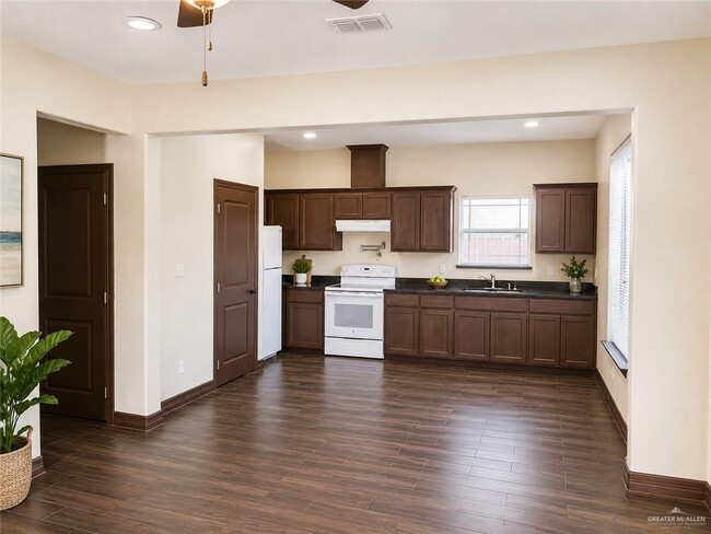 Photo - 13 Fig Dr Unit 4
