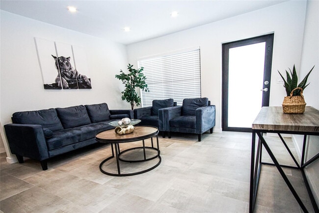 Photo - 4680 NE 5th Ave