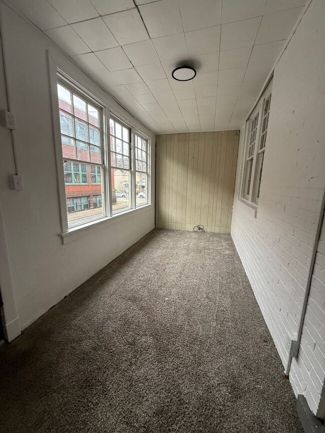 Photo - 105 Court St