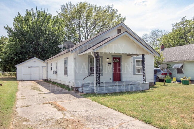 Building Photo - 2 Bedroom, 1 Bath