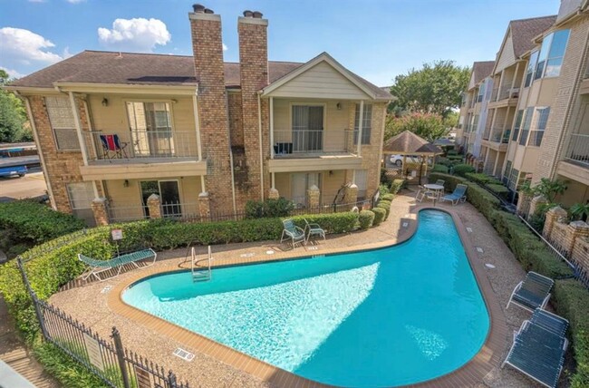 Photo - 12550 Whittington Dr Unidad 614 Rental