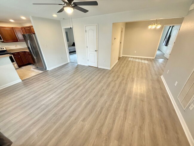 Photo - **4bed near MIL base- GRANITE/STAINLESS STEEL Appliances~ Roomates welcome!