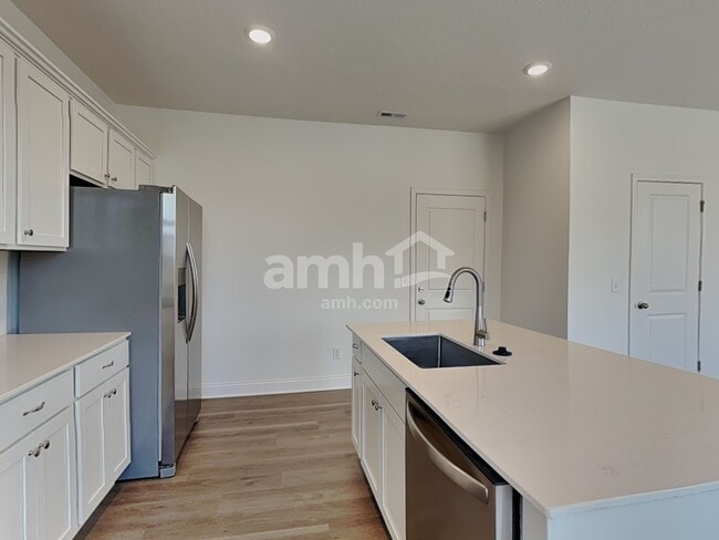 Photo - 212 Deanscroft Dr