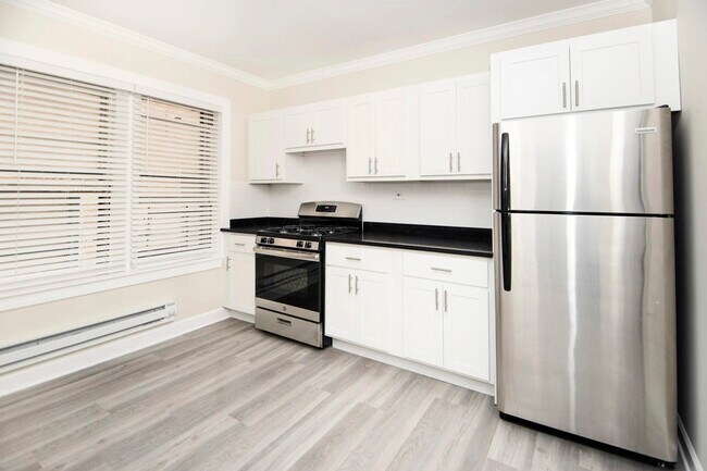 Photo - 839 W Cornelia Ave