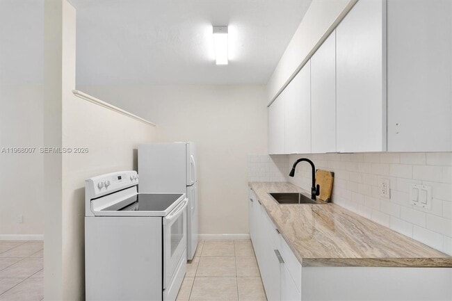 Building Photo - 1715 N 16th Ave Unit 215