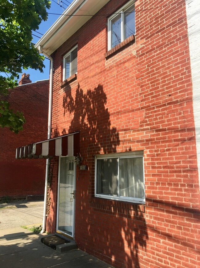 Building Photo - 102 s 126th