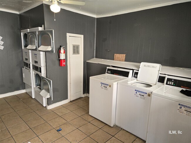 Photo - 830 Victoria Dr Unidad A