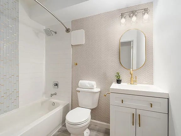 Building Photo - 6 Renaissance Ct Unit 6B