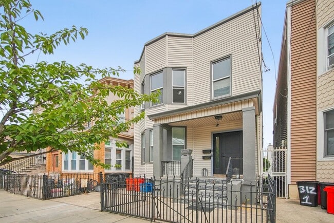 Building Photo - 314 25th St Unit 2 Rental