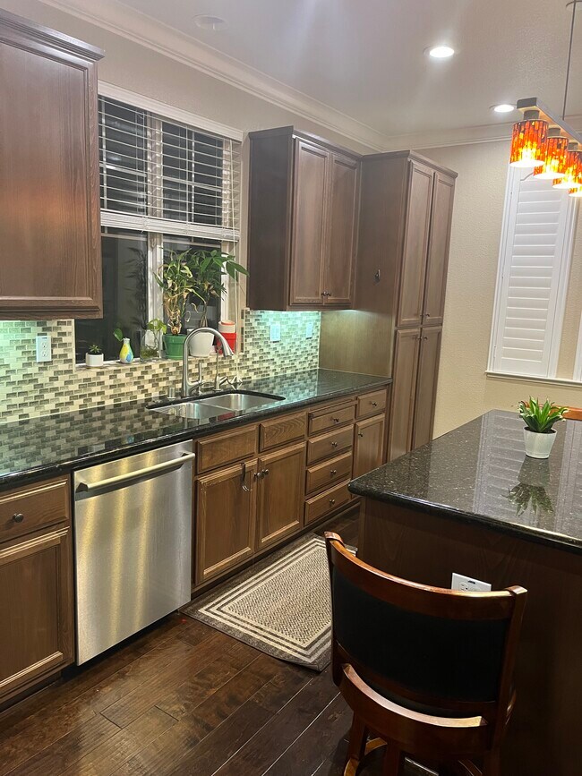 Photo - 590 Selby Lane