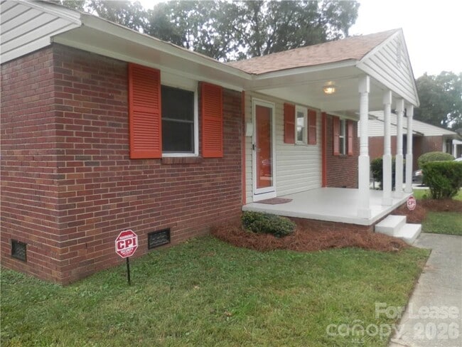 Photo - 2827 Burbank Dr