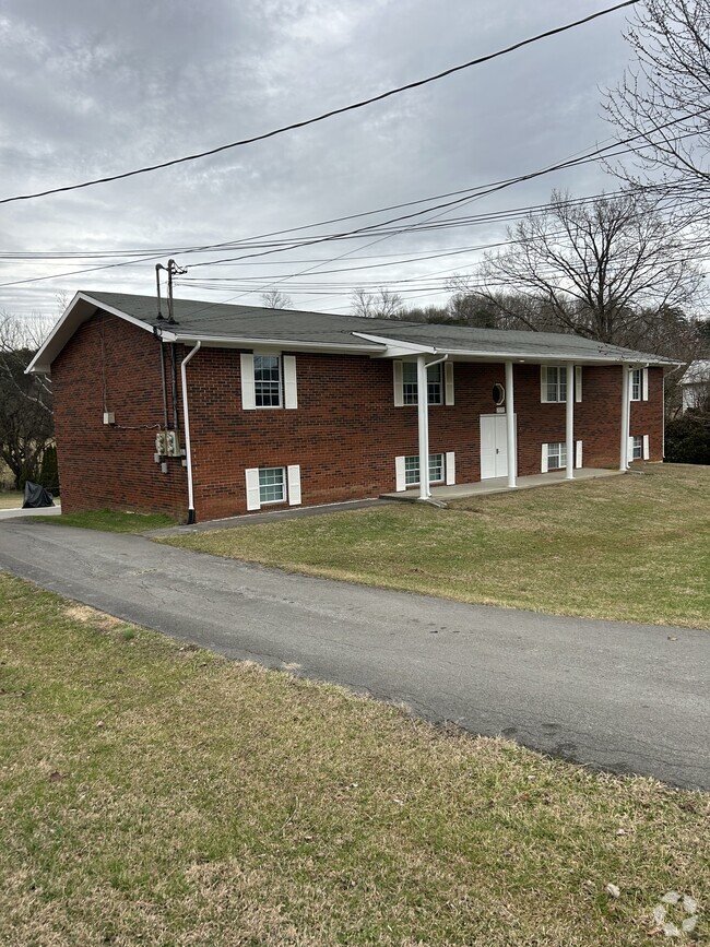 Building Photo - 2010 Kennedy Rd Unit 2010 B Rental