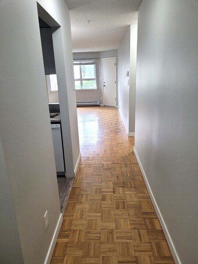 Photo - 921 Thurlow St Unit 402