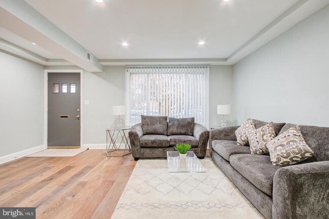 Photo - 1626 Kenwood Ave