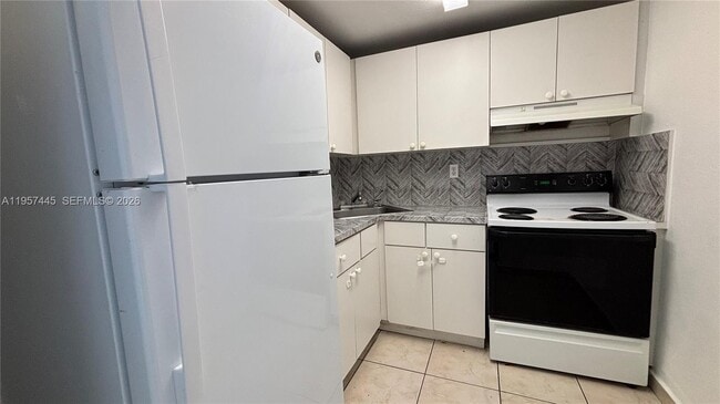 Photo - 666 W 81st St Unit 304