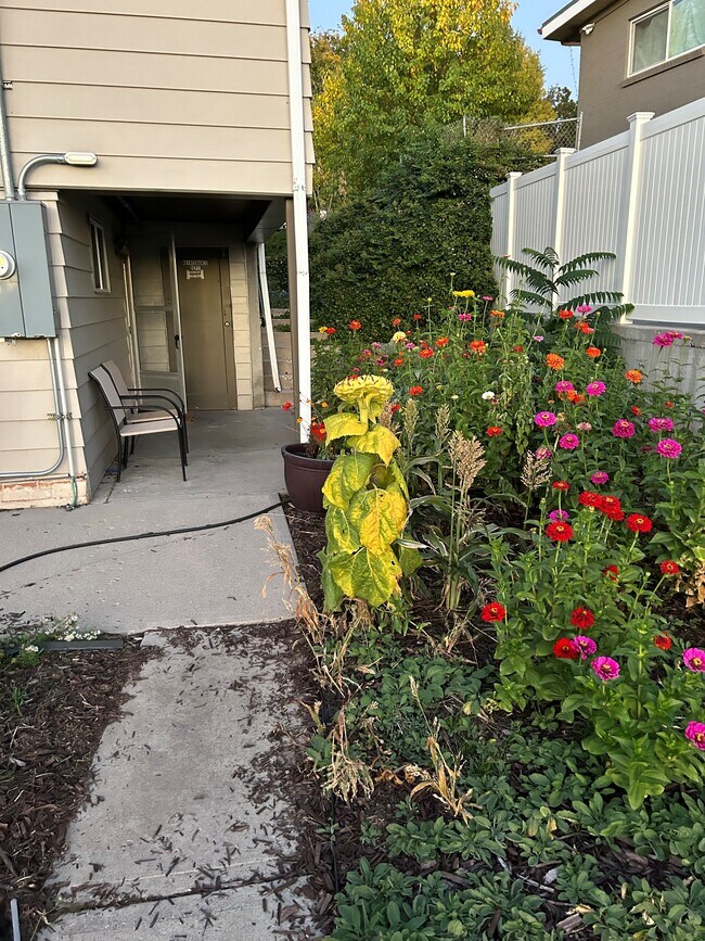 Building Photo - 1766 E S Woodside Dr Unit 6 Rental