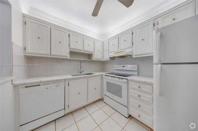 Building Photo - 257 S Cypress Rd Unit 425 Rental