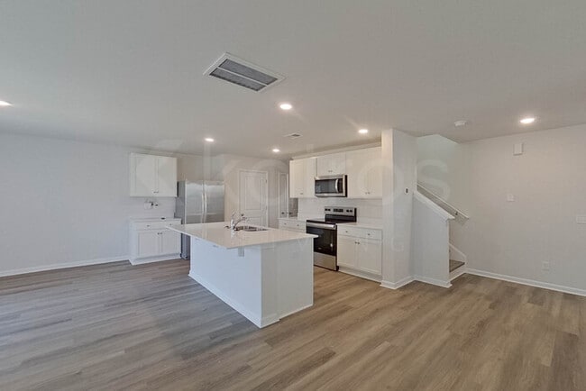 Photo - 111 Overstreet Way