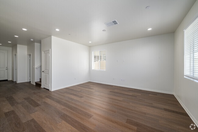 4BR, 3BA - 1,776SF - Living Room