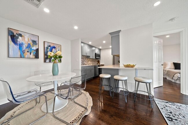 Building Photo - 336 Adams St Unit 27